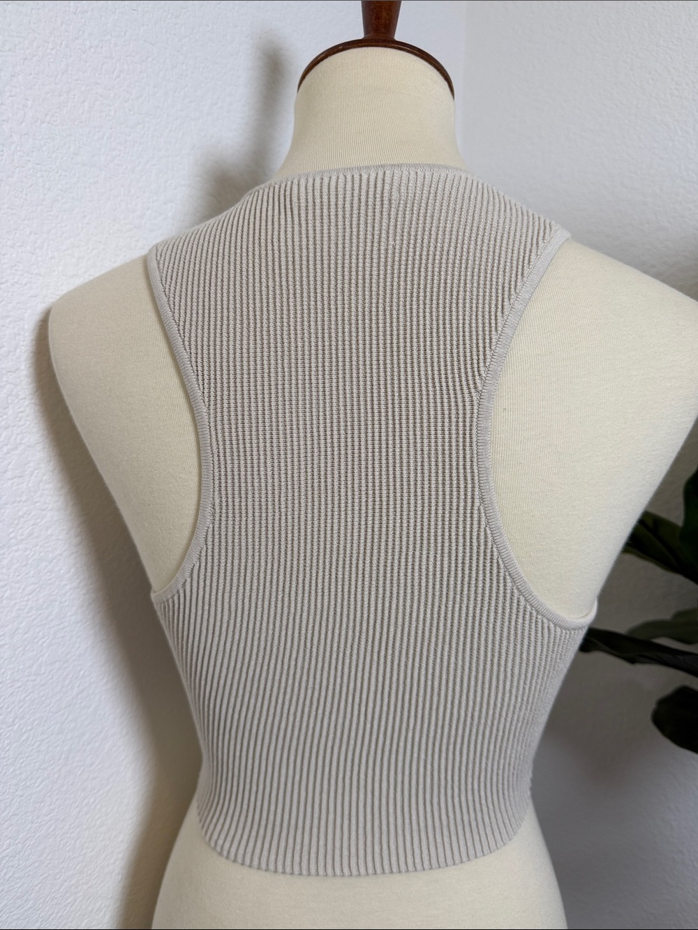 Aritzia Ribbed Knit Crew Neck - Picture 6 of 12